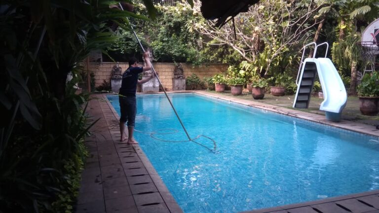 Jasa Pembersih Kolam Renang Dijamin Bersih