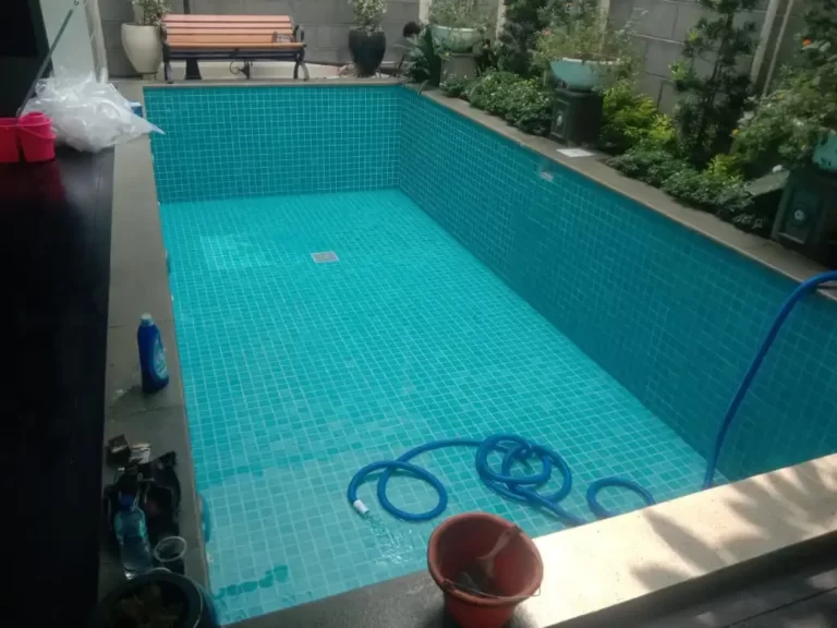 penggantian mozaik kolam renang